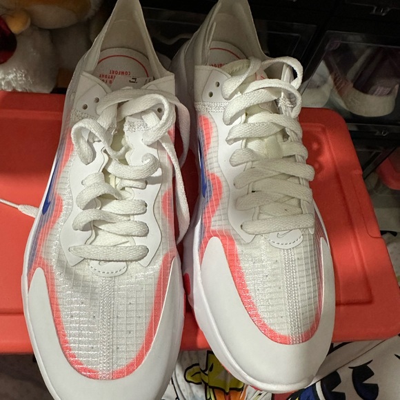 Nike size 7. Never worn - Picture 2 of 5